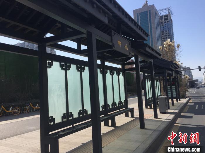 愛心卡、老年卡等卡種均為實名卡，可直接掃碼乘車?！「呷鸱?攝