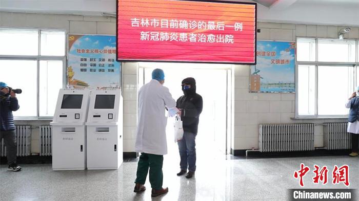 患者向醫生表達謝意 石洪宇 攝