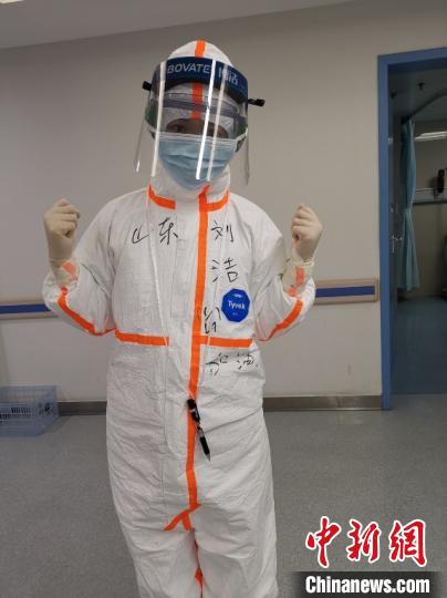 圖為，山東省第三批支援湖北醫(yī)療隊隊員、山東大學齊魯醫(yī)院重癥專業(yè)主管護師劉潔。山東大學齊魯醫(yī)院供圖