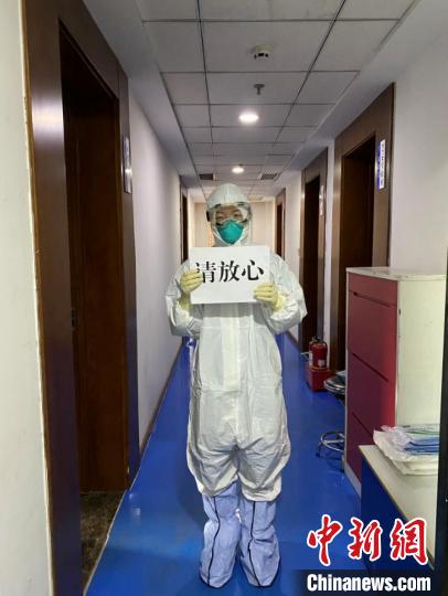 新冠肺炎疫情發生后，張慧變主動“請戰”長駐實驗室。受訪者供圖