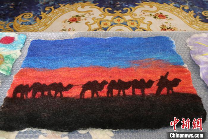 圖為毛氈畫手工作品。　李敏 攝